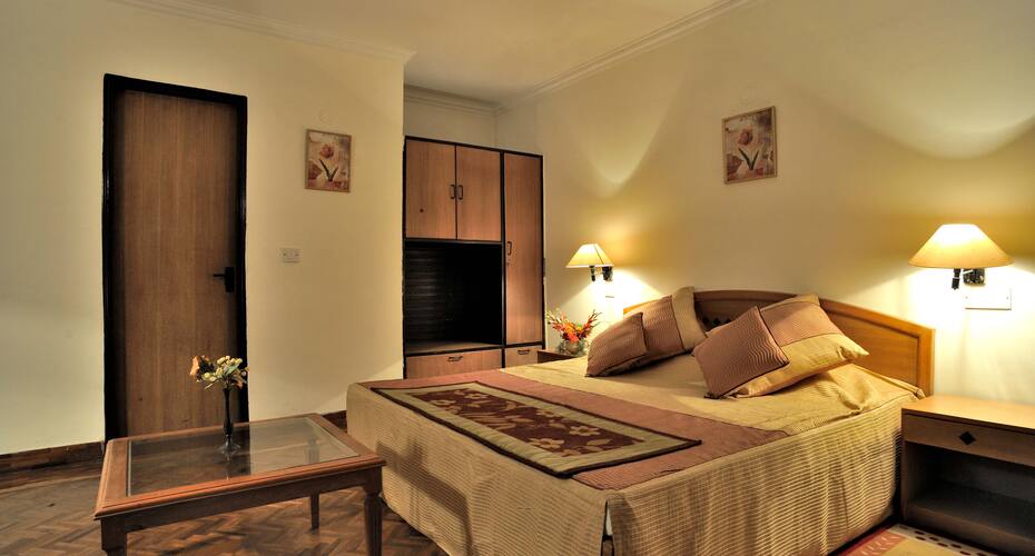Woodsvilla Resort Ranikhet, Ranikhet 4